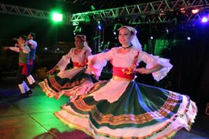 Baile de Máscaras e Panelaço marcam últimos dias do Festival em Nova Veneza