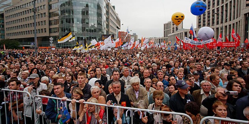 Protesto reúne mais de 100 mil pessoas em Moscou