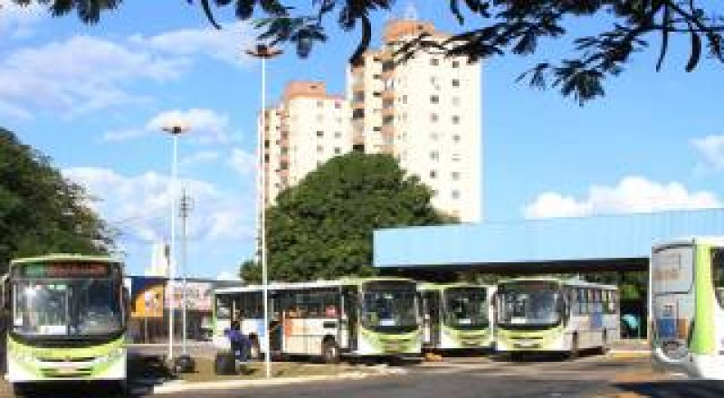 44 ônibus reforçam transporte público em horário de pico