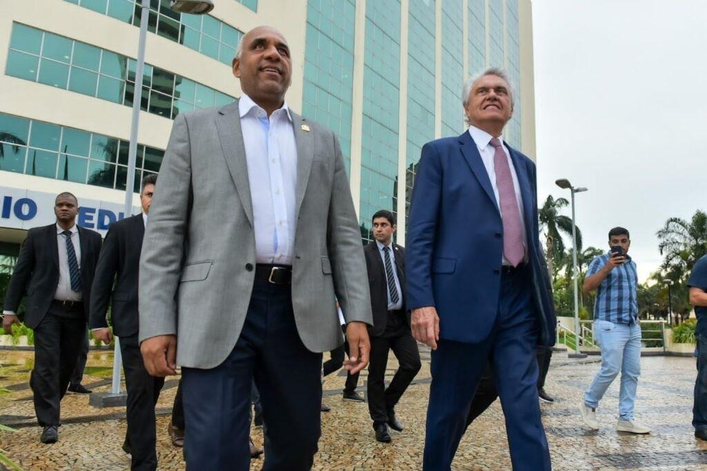 A palavra que Caiado guarda no bolso sobre Rogério Cruz
