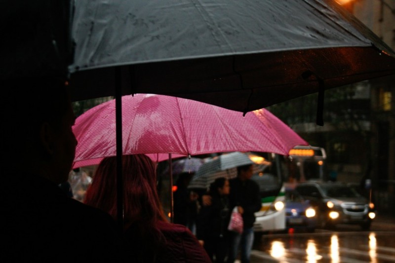 Chuva inesperada derruba temperatura novamente