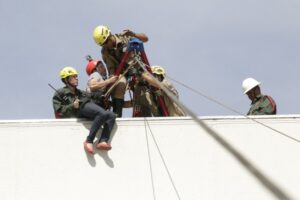 Corpo de Bombeiros Militar realiza simulado no prédio mais alto do Brasil