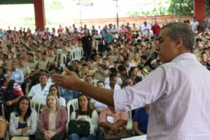 Eliton destaca ação na educação