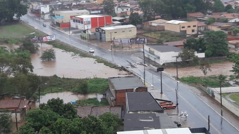 Ponte do Ribeirão Anicuns é comprometida pela chuva