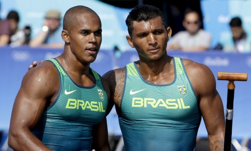 Isaquias chega a nova final nas duplas da Canoagem