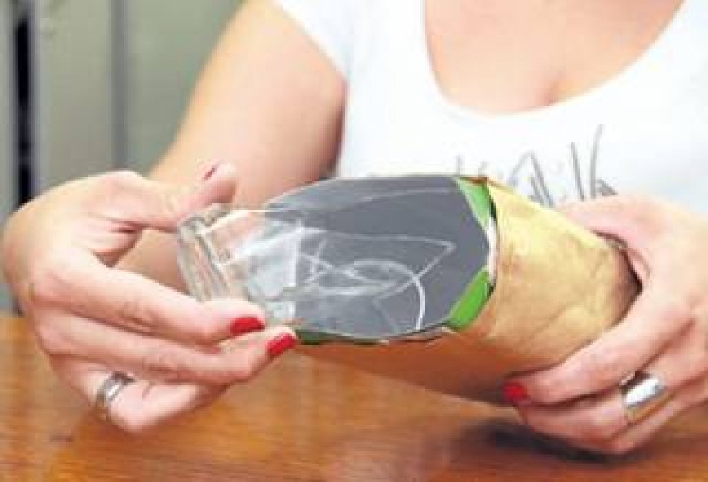 Falta de cuidado da população no descarte fere trabalhadores