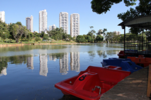 Pedalinhos elétricos. touro mecânico são inaugurados no Lago das Rosas