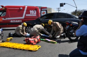 Detran promove simulação de acidente para alertar sobre riscos no trânsito