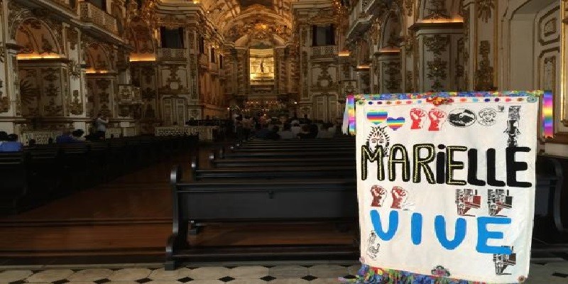 Família de Marielle Franco participa de missa no centro do Rio