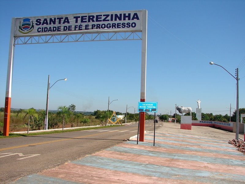 Grupo explode agência bancária e faz refens em Santa Terezinha de Goiás