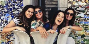 Fátima Bernardes curte férias com filhas