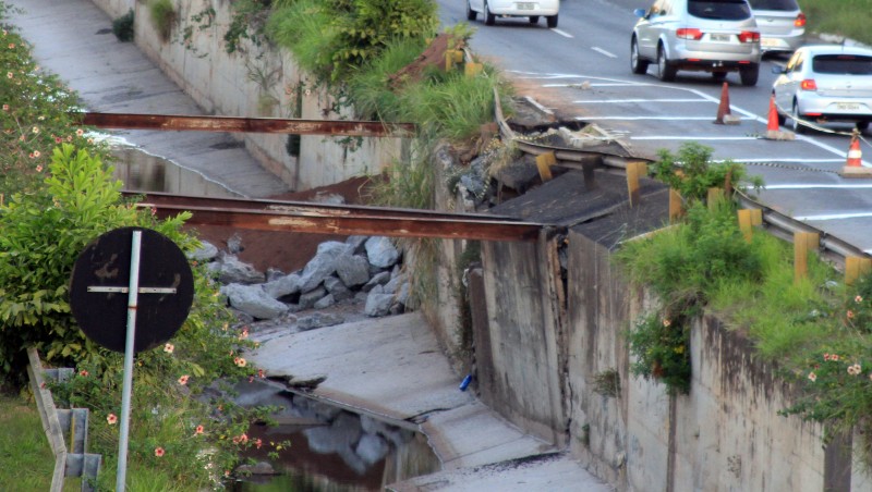 Marginal Botafogo amanhece interditada