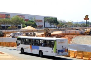 Com interdições na Avenida Goiás