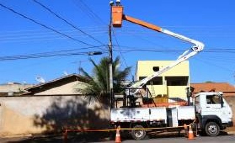 Praças e viadutos da Capital terão iluminação revisada