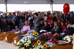 Presidente e primeiro-ministro italianos participam de enterro em Amatrice