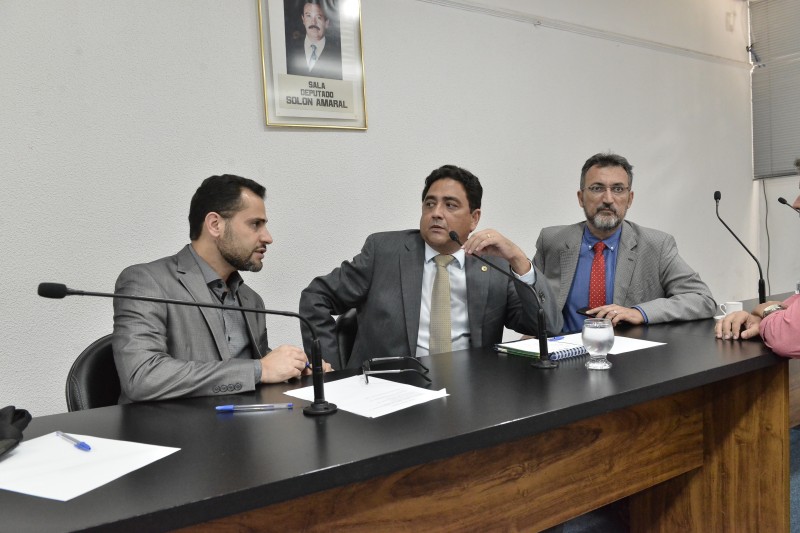 Instalada CPI para investigar diplomas falsos