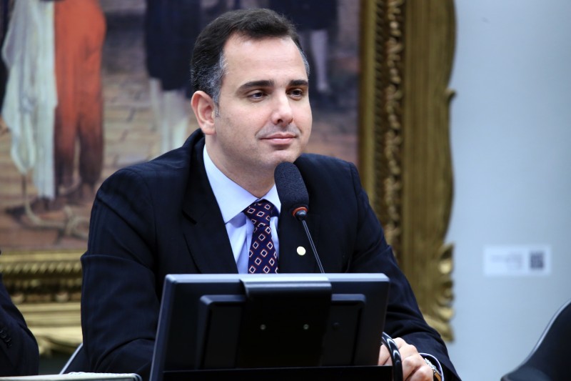 Advogado entrega defesa à CCJ