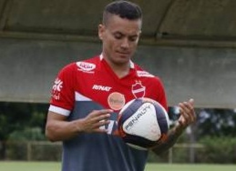 Moisés ainda acredita no título