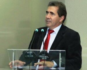 Candidato à reeleição em Anápolis vai acompanhar apuração de casa