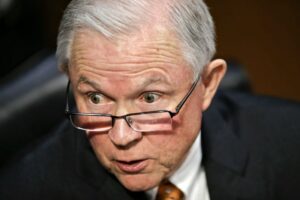 Senado norte-americano confirma ultraconservador Jeff Sessions na Justiça