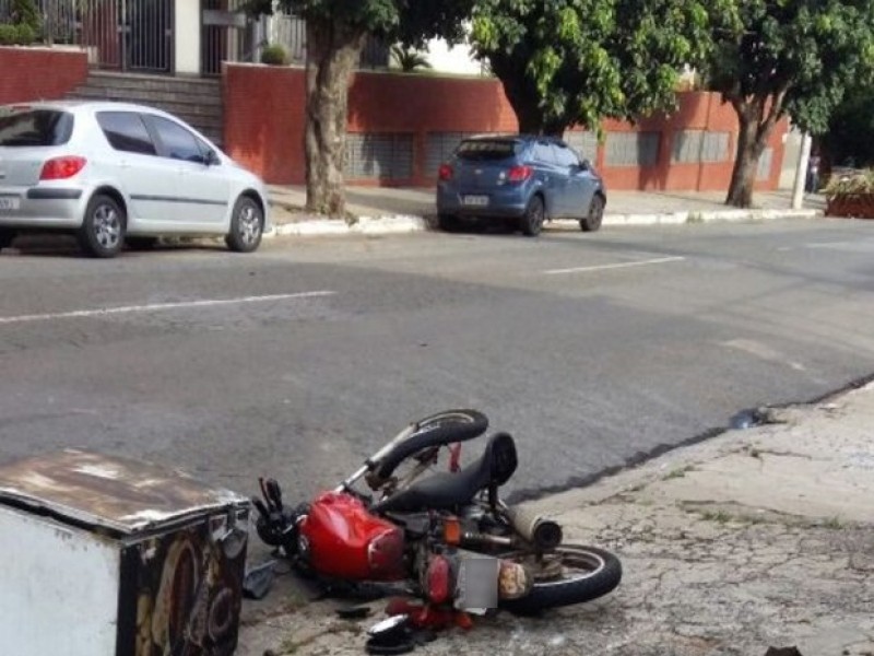 Médico acusado de omitir socorro a entregador é afastado