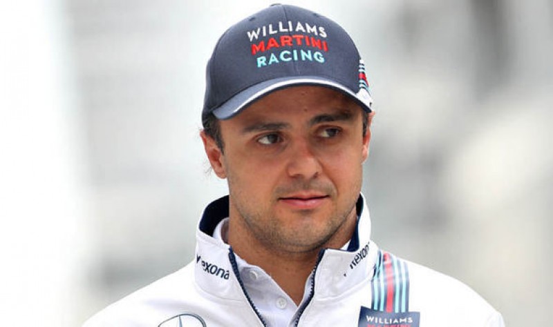 Felipe Massa anda na frente