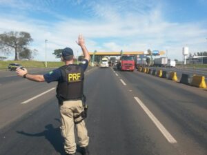 Homem é preso após apresentar CNH falsa na BR-153