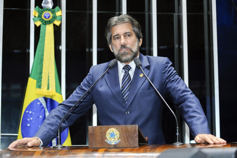 Senador Valdir Raupp vira réu
