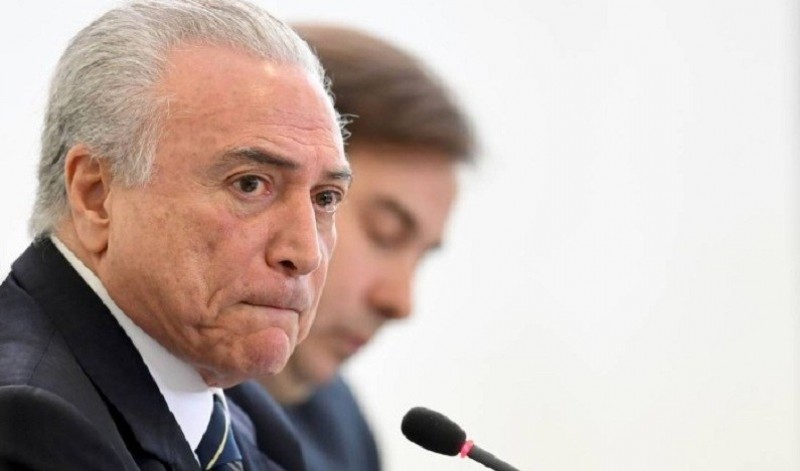 Temer passa por procedimento para retirada de sonda urinária