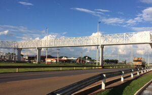 Passarelas de pedestres serão construídas sobre a GO-040