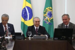 Governador de Goiás se reúne a Renan e a Temer pedir ajuda para o estado