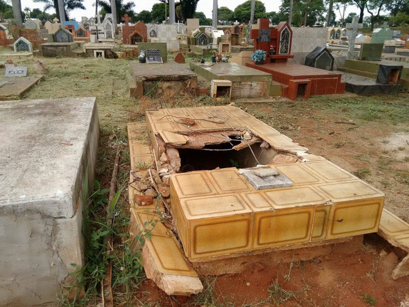 Limpeza de cemitérios segue a passos lentos