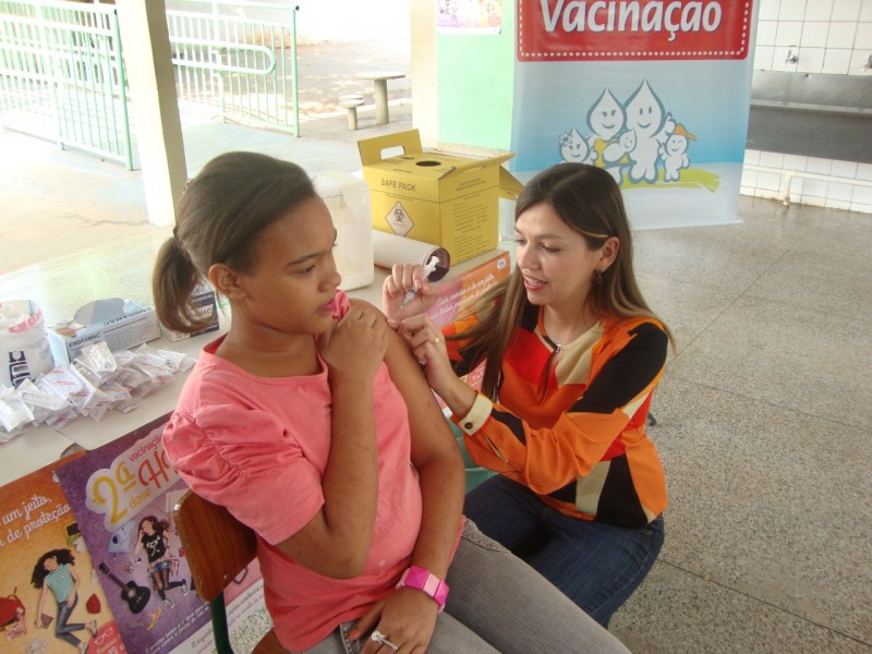 Mais de 7 mil estudantes são imunizados contra HPV e Meningite C em Goiânia