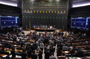 Políticos divergem sobre votações