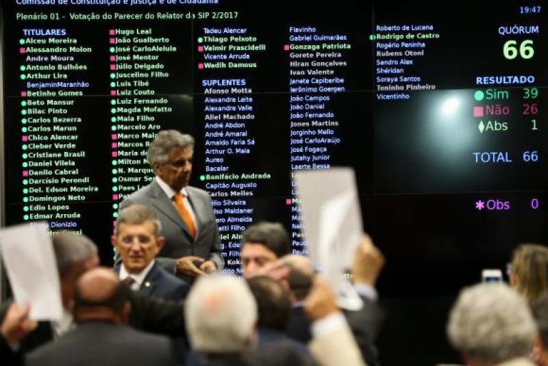 Votação da denúncia contra Temer deve dominar debates desta semana na Câmara