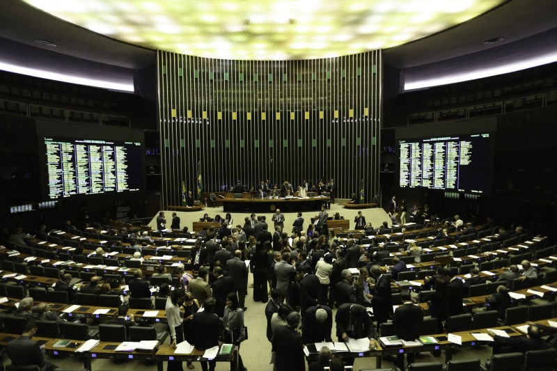 Câmara adia novamente votação da PEC da Reforma Política