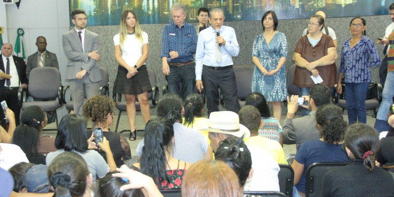 Iris recebe demanda por moradia