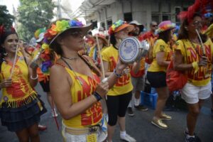 Polêmica dos blocos de Carnaval do Rio pauta o ‘Sem Censura’ desta segunda (8)