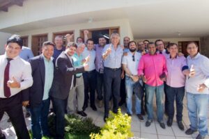 Caiado faz reunião com nove partidos