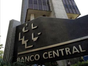 BC mantém estimativa de queda da economia em 3