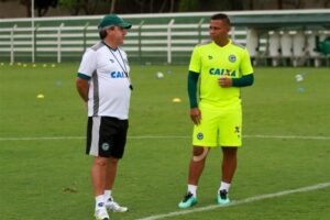 Alviverde não chega a decisão sobre Walter