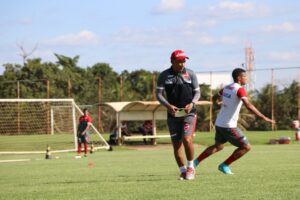 Vila recebe a Anapolina  no retorno ao Serra Dourada