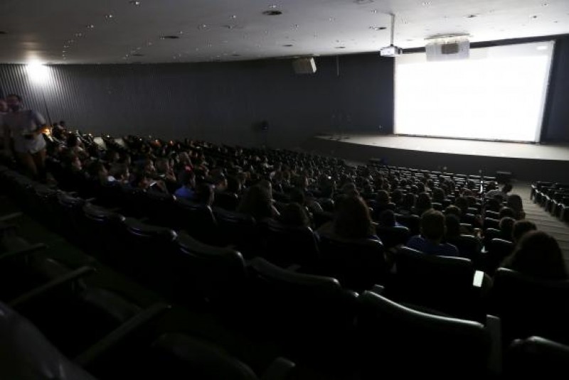 Quase metade dos brasileiros vive em cidade sem sala de cinema