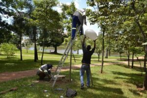 Prefeitura revitaliza iluminação pública de parques de Goiânia