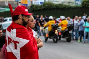 Militantes fazem ato de apoio a Lula