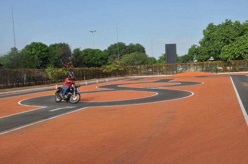 Detran inaugura nova pista de motocicletas padronizada