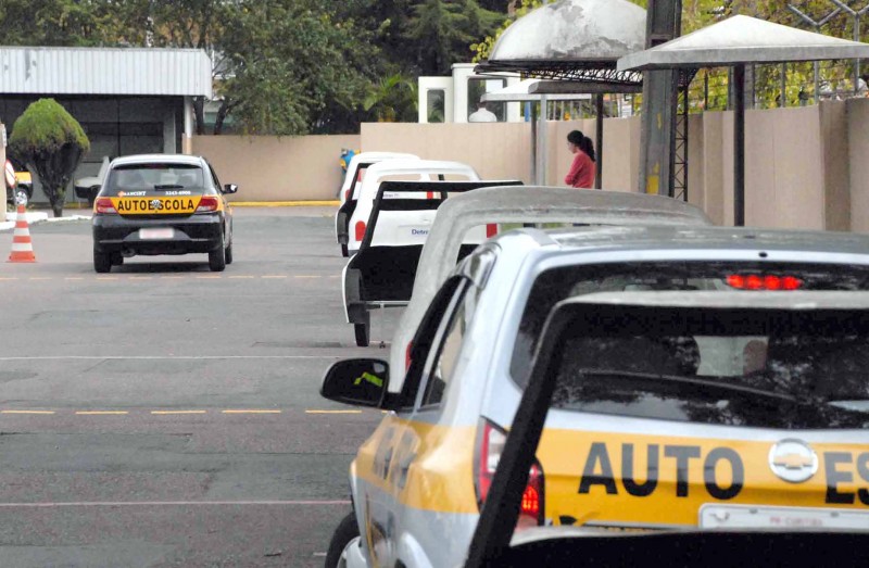 Nova lei isenta autoescolas de IPVA