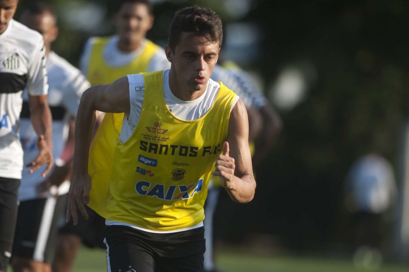 Goiás tem interesse em lateral-direito do Santos