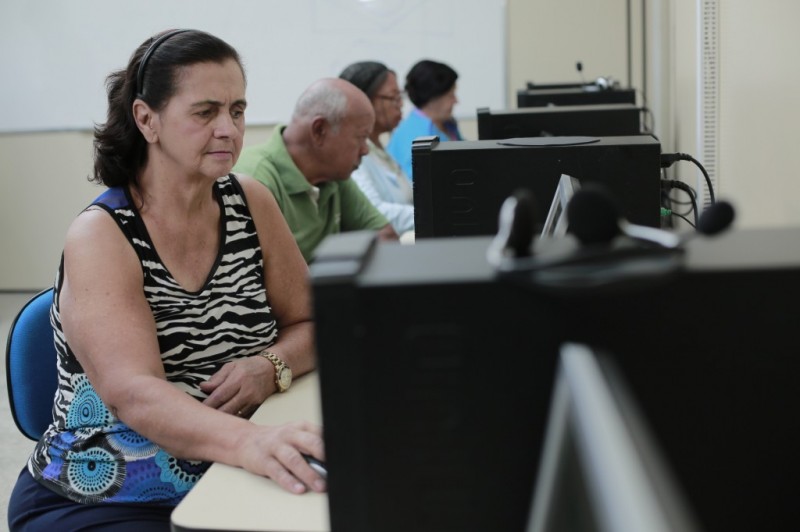 Centro de Idosos Cândida de Morais oferece vagas para inclusão digital