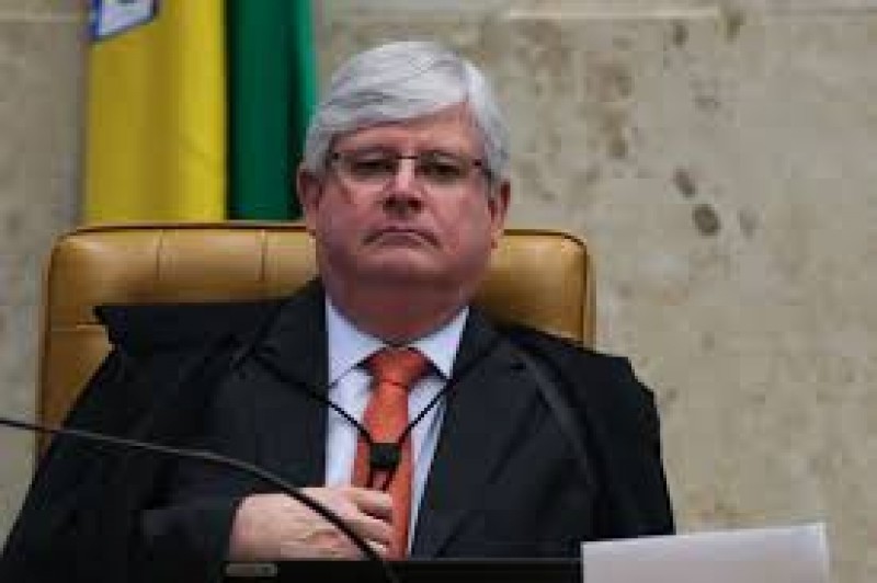 PGR pede abertura de inquérito contra Renan